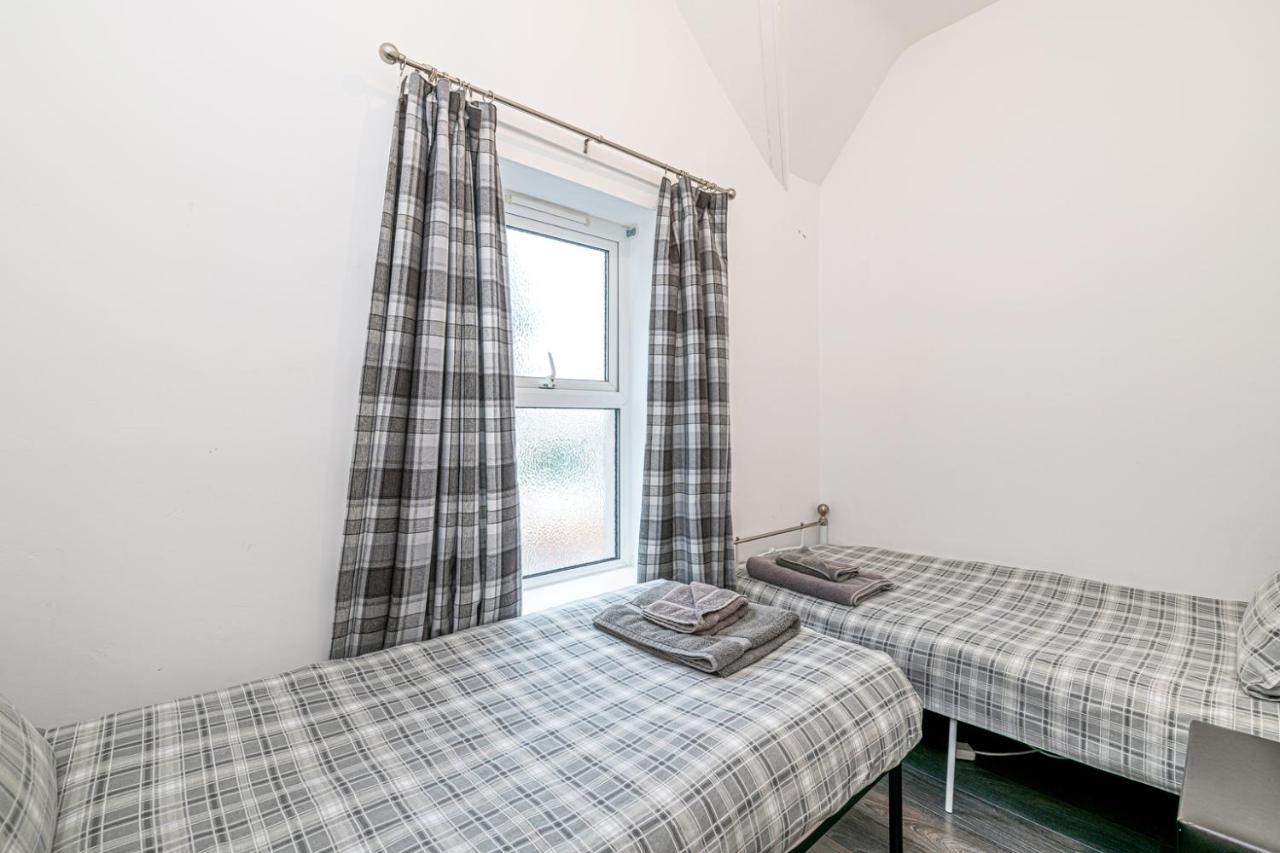 Two Bedroom Holiday Apartment קולווין ביי מראה חיצוני תמונה